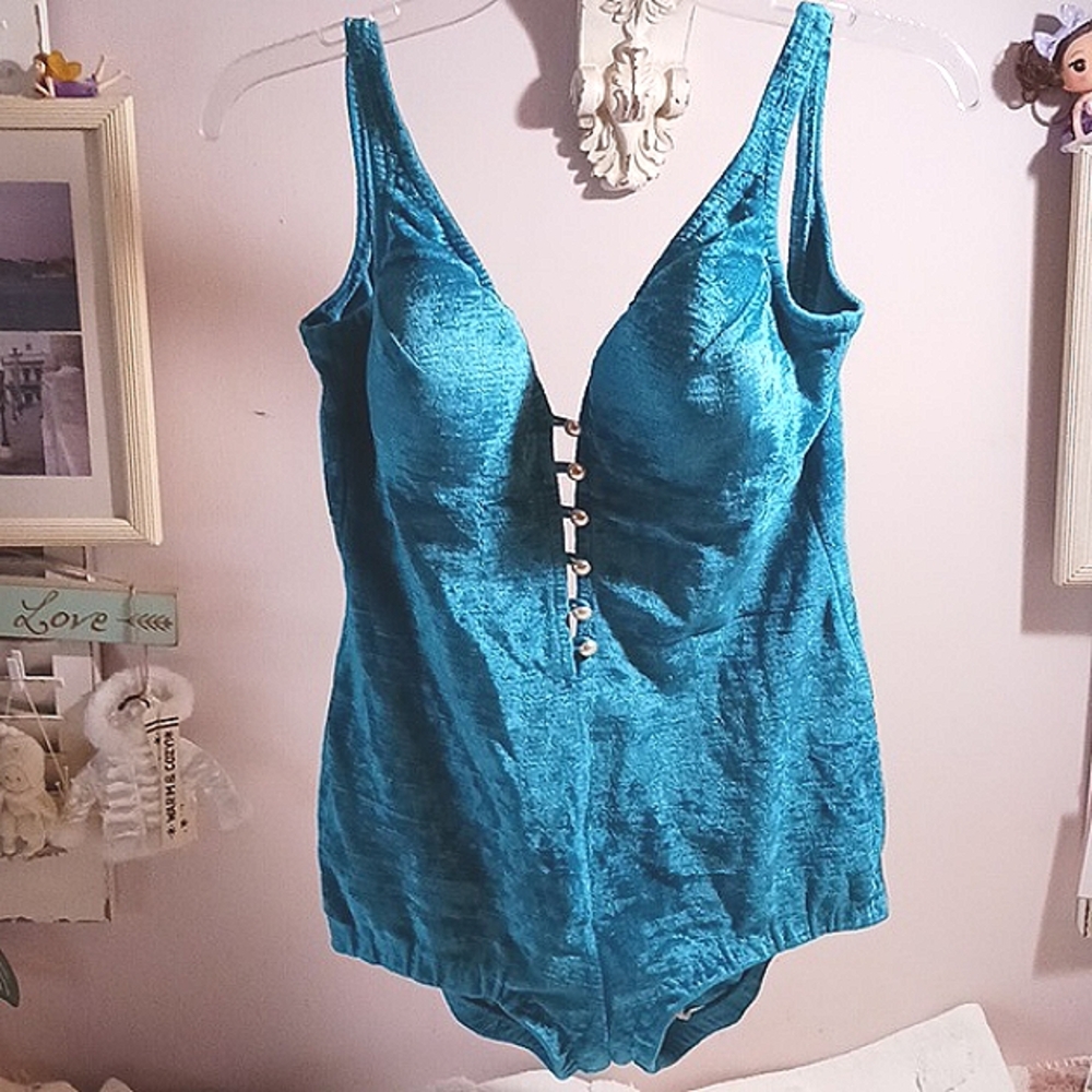 Gorgeous Vintage 1960s  ⚜️ One Piece Velvet/Velour Swimsuit 🩱Pearl  Detail ⚜️💙